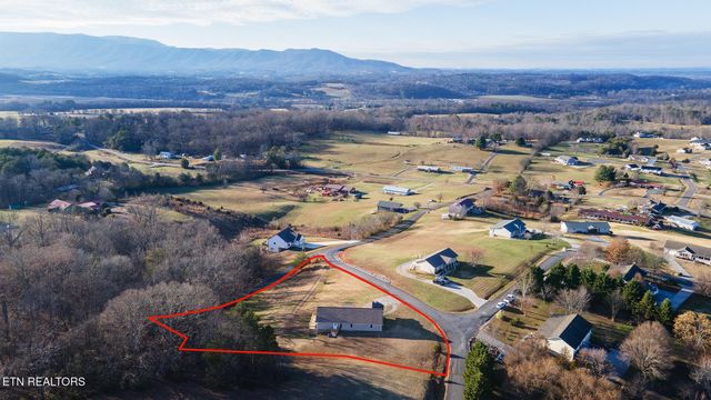 1002 Dawning Rd, Newport, TN 37821