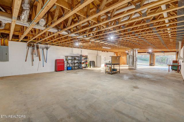 1002 Dawning Rd, Newport, TN 37821