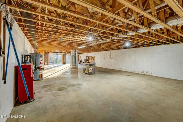 1002 Dawning Rd, Newport, TN 37821