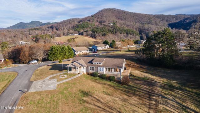 1002 Dawning Rd, Newport, TN 37821