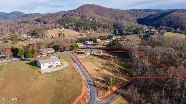 1002 Dawning Rd, Newport, TN 37821