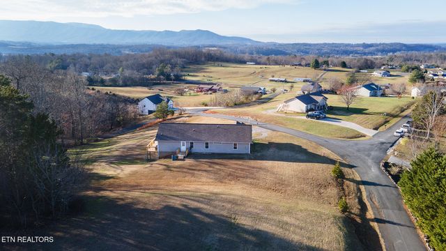 1002 Dawning Rd, Newport, TN 37821