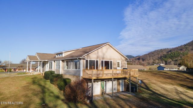 1002 Dawning Rd, Newport, TN 37821