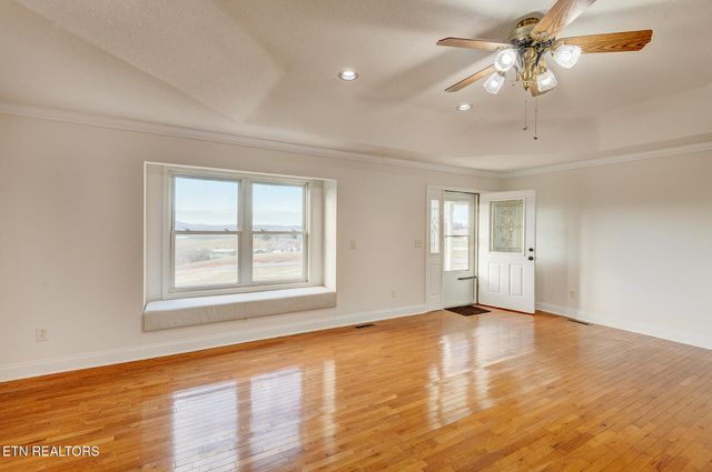 1002 Dawning Rd, Newport, TN 37821