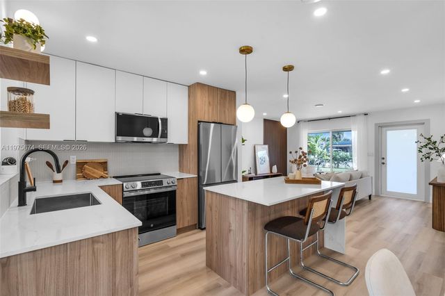 4401 NE 13th Ave, Oakland Park, FL 33334