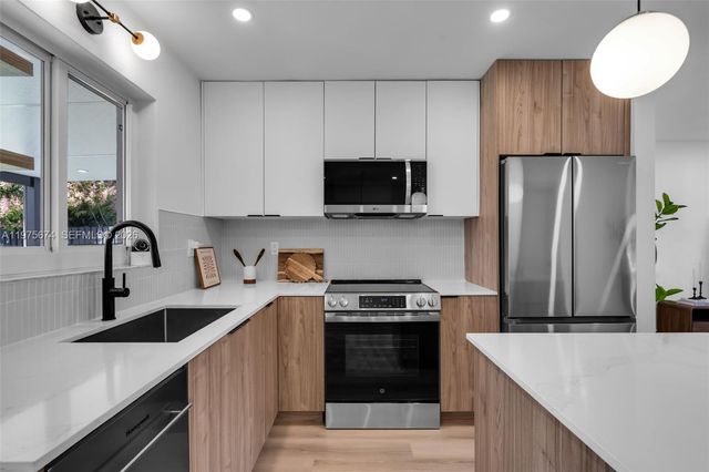 4401 NE 13th Ave, Oakland Park, FL 33334