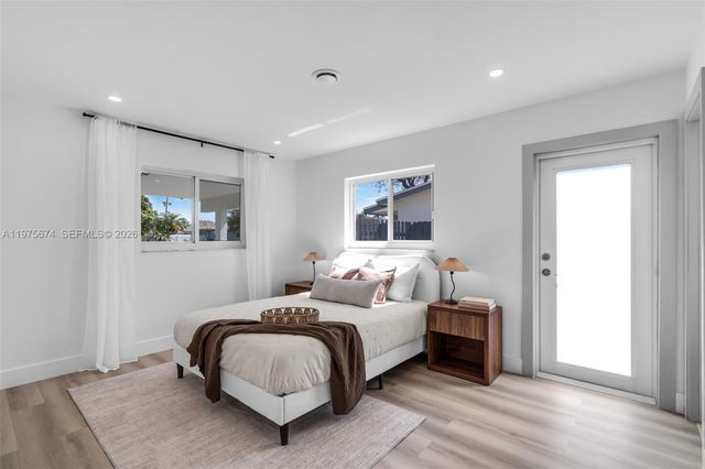 4401 NE 13th Ave, Oakland Park, FL 33334