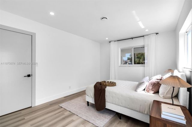 4401 NE 13th Ave, Oakland Park, FL 33334