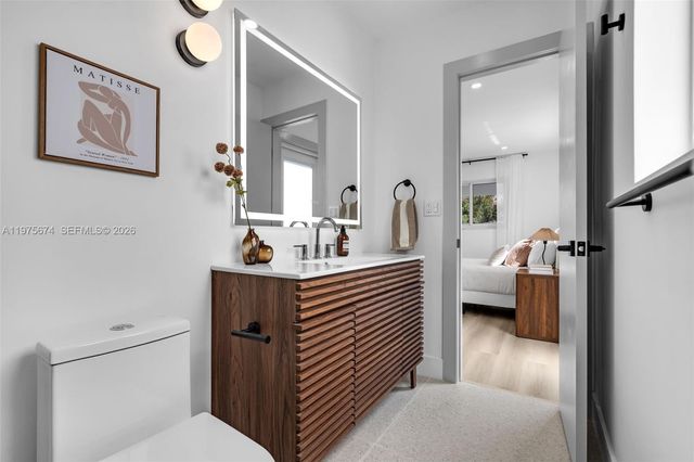 4401 NE 13th Ave, Oakland Park, FL 33334