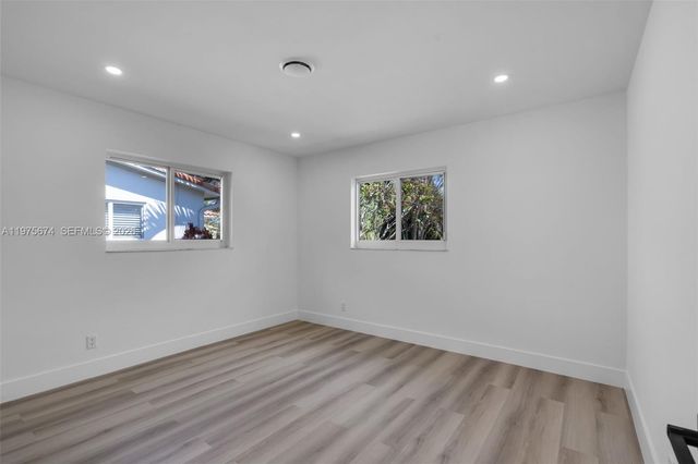 4401 NE 13th Ave, Oakland Park, FL 33334