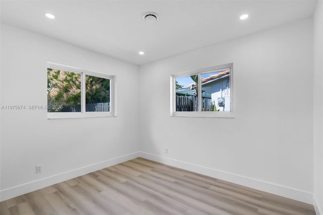 4401 NE 13th Ave, Oakland Park, FL 33334