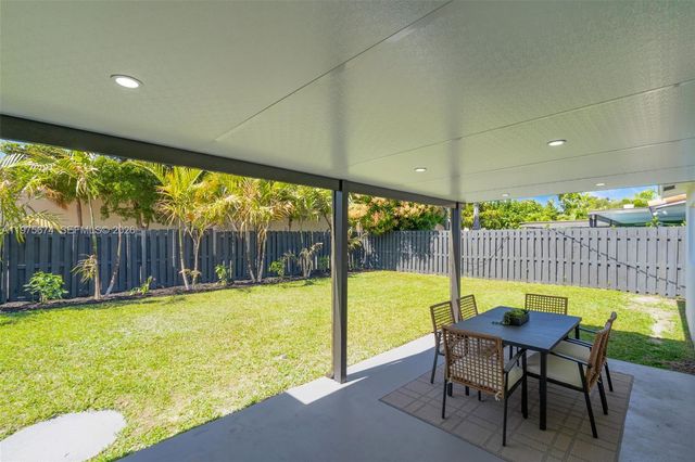 4401 NE 13th Ave, Oakland Park, FL 33334