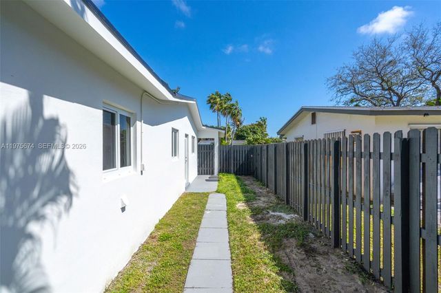 4401 NE 13th Ave, Oakland Park, FL 33334