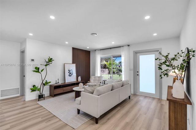 4401 NE 13th Ave, Oakland Park, FL 33334