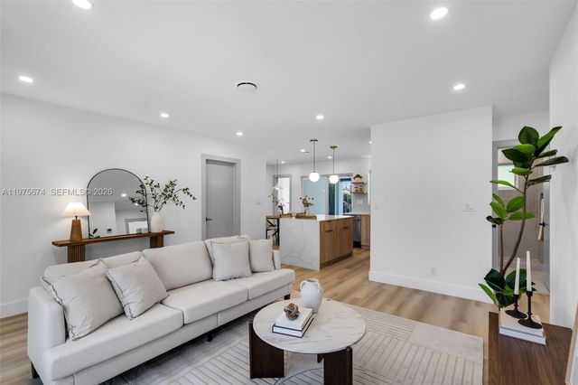 4401 NE 13th Ave, Oakland Park, FL 33334