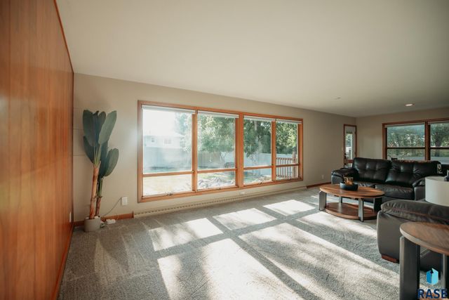 1601 S Williams Ave Avenue, Sioux Falls, SD 57105