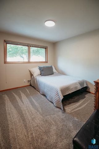 1601 S Williams Ave Avenue, Sioux Falls, SD 57105