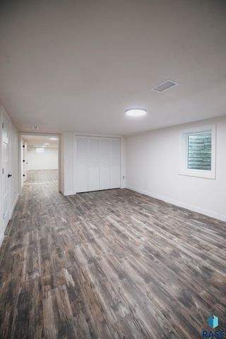 1601 S Williams Ave Avenue, Sioux Falls, SD 57105