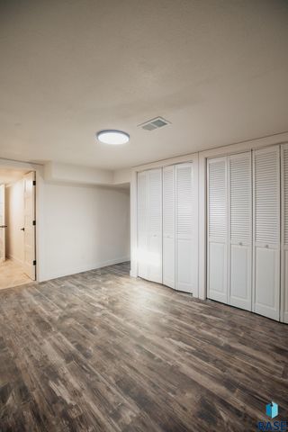 1601 S Williams Ave Avenue, Sioux Falls, SD 57105