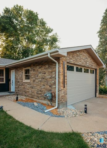 1601 S Williams Ave Avenue, Sioux Falls, SD 57105