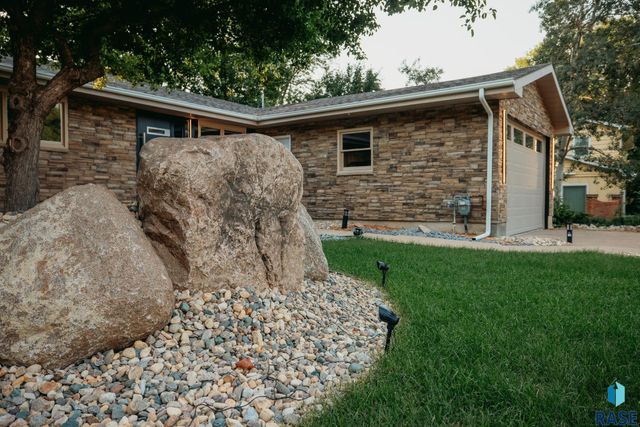 1601 S Williams Ave Avenue, Sioux Falls, SD 57105