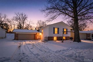 284 Brightfield Drive, Ballwin, MO 63021