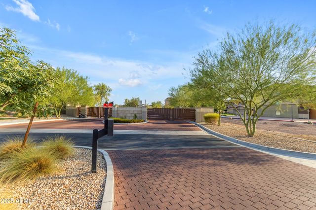 6943 N 88TH Drive, Glendale, AZ 85305