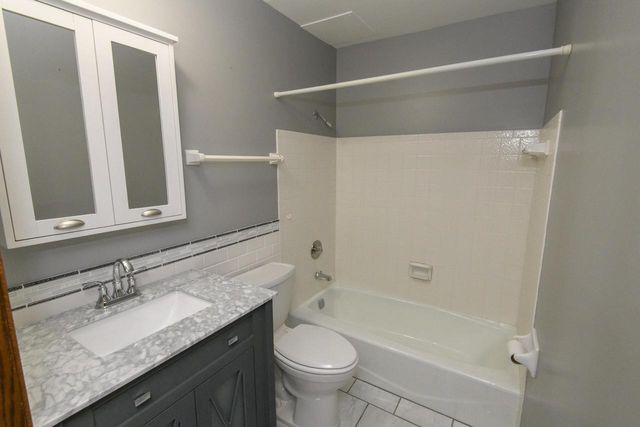 10376 W Whitnall Edge COURT #103, Franklin, WI 53132