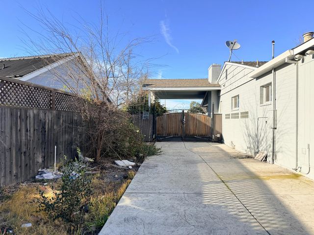 3520 La Habra Way, Sacramento, CA 95864