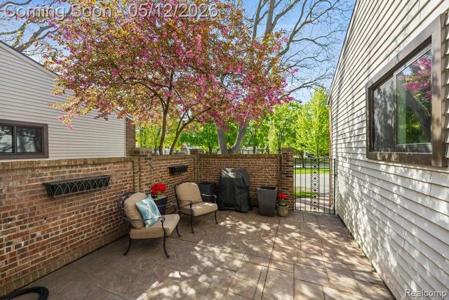 317 Willow Grove Lane, Rochester Hills, MI 48307