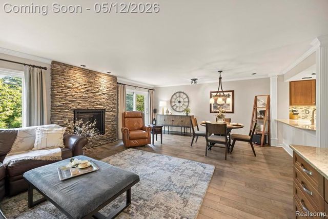 317 Willow Grove Lane, Rochester Hills, MI 48307