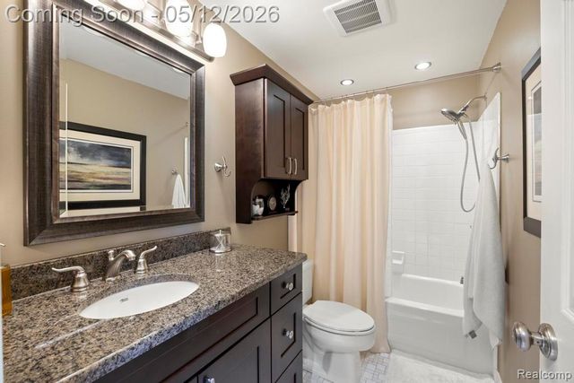 317 Willow Grove Lane, Rochester Hills, MI 48307