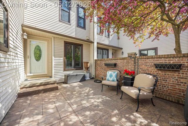 317 Willow Grove Lane, Rochester Hills, MI 48307