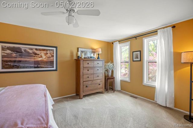 317 Willow Grove Lane, Rochester Hills, MI 48307