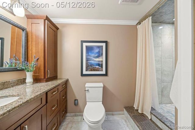 317 Willow Grove Lane, Rochester Hills, MI 48307