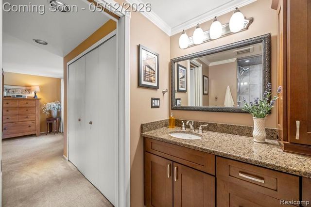 317 Willow Grove Lane, Rochester Hills, MI 48307