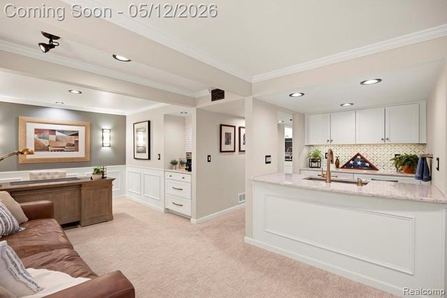 317 Willow Grove Lane, Rochester Hills, MI 48307