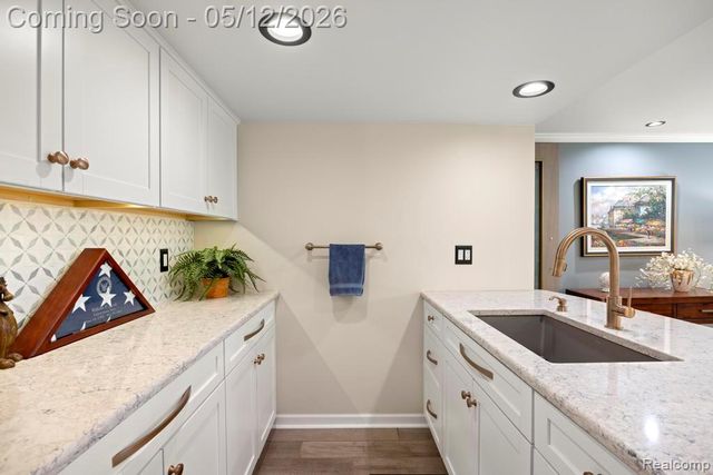 317 Willow Grove Lane, Rochester Hills, MI 48307