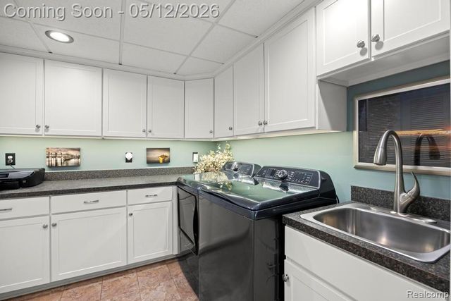317 Willow Grove Lane, Rochester Hills, MI 48307