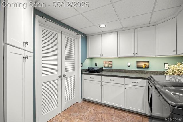317 Willow Grove Lane, Rochester Hills, MI 48307