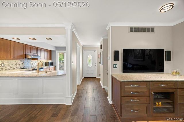 317 Willow Grove Lane, Rochester Hills, MI 48307