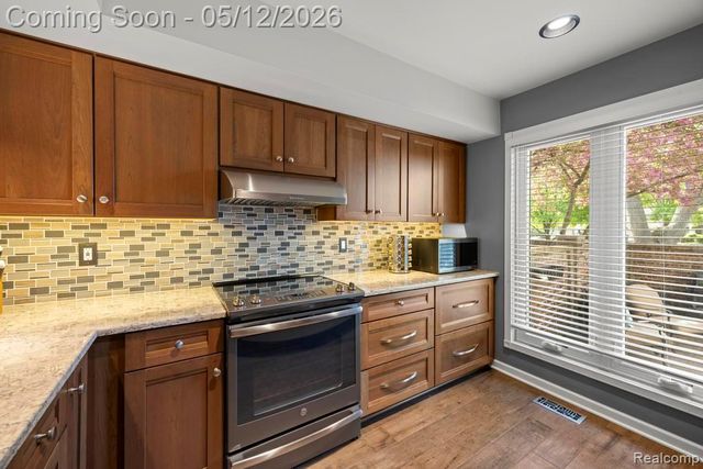 317 Willow Grove Lane, Rochester Hills, MI 48307