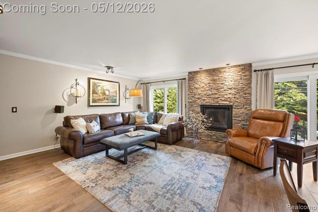 317 Willow Grove Lane, Rochester Hills, MI 48307