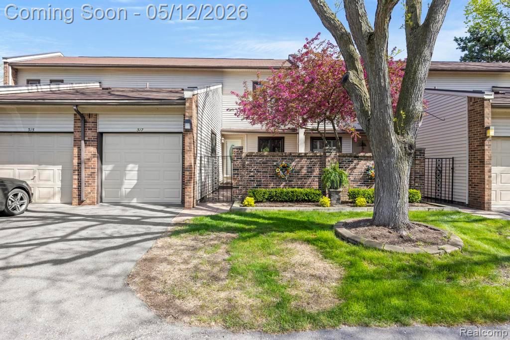 317 Willow Grove Lane, Rochester Hills, MI 48307