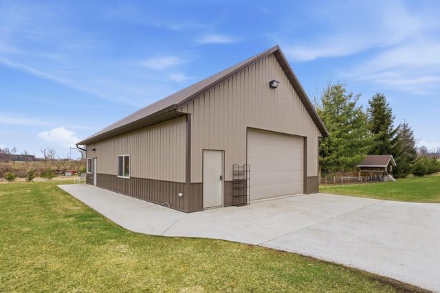 W985 Fur Farm ROAD, New Holstein, WI 53061