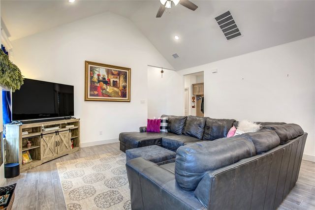 565 Beck Drive, Lavon, TX 75166