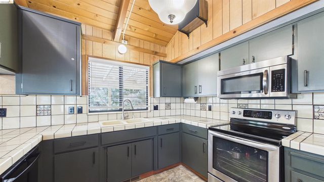 13010 Wells Fargo Dr, Groveland, CA 95321