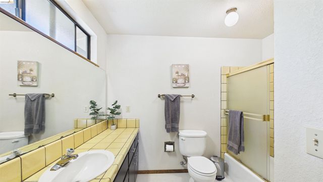 13010 Wells Fargo Dr, Groveland, CA 95321