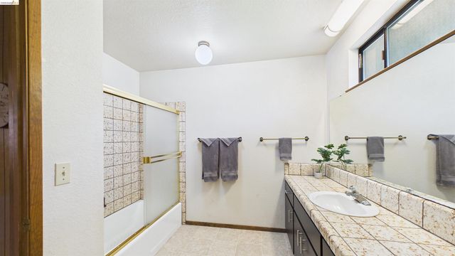 13010 Wells Fargo Dr, Groveland, CA 95321