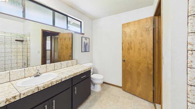 13010 Wells Fargo Dr, Groveland, CA 95321